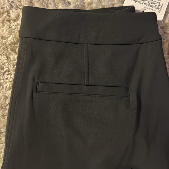 Tapered-Leg Mid-Rise 7/8 Pant *Luxtreme - Picture 7 of 11